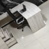 Escritorio ejecutivo moderno, en forma de U, con cajones y librero. Modelo C017-A