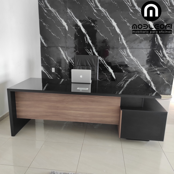 Escritorio en L moderno minimalista ejecutivo, con vidrio negro, credenza y cajones, para altos directivos. L030